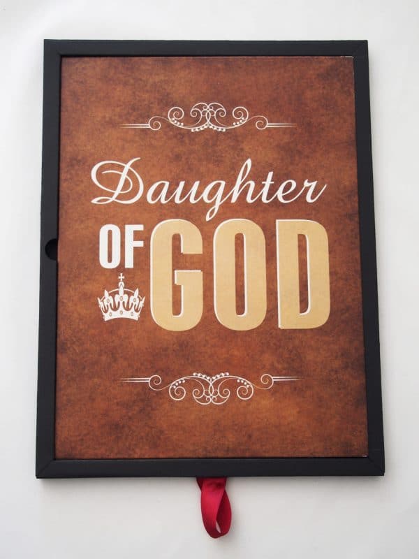 Plakat ze stali – Daughter of God karmelowy