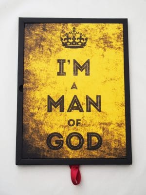 Plakat ze stali – I am a man of god żółty
