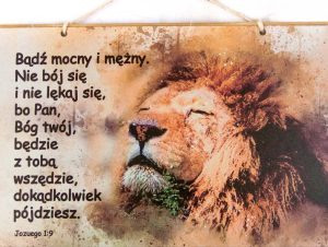 Zawieszka Płytka – Bądź mocny i mężny -sznurek