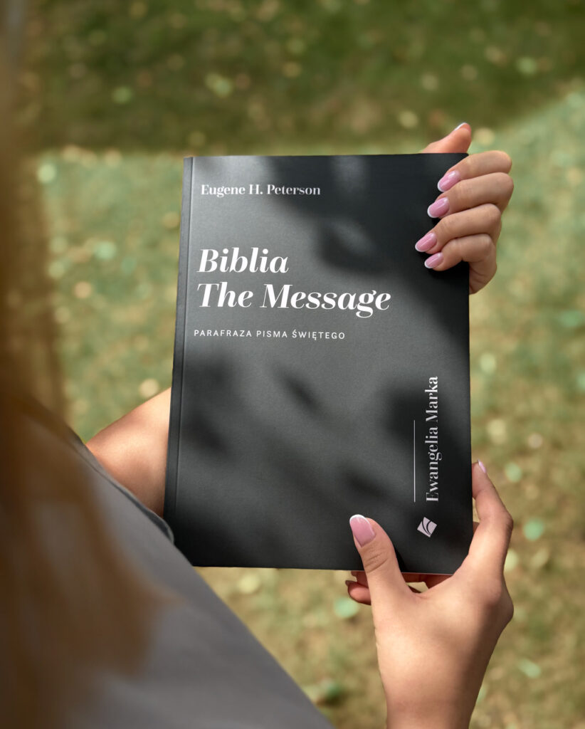 Dlaczego warto sięgnąć po Biblię The Message? Polskie wydanie już dostępne