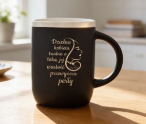 Kubek Promise – Dzielna kobieta – czarny