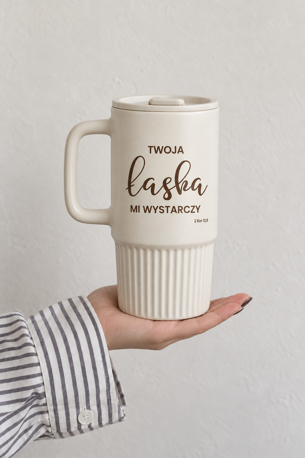 Kubek ceramiczny z pokrywką - Łaska Kubek cermiczny z pokrywką – Łaska